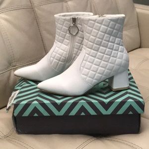 Trary White Quilted Ankle Boots
